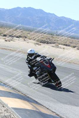 media/Dec-01-2025-Moto Forza (Mon) [[2daa91e15f]]/3-Beginner Group/Session 3 (Turn 16 Inside)/